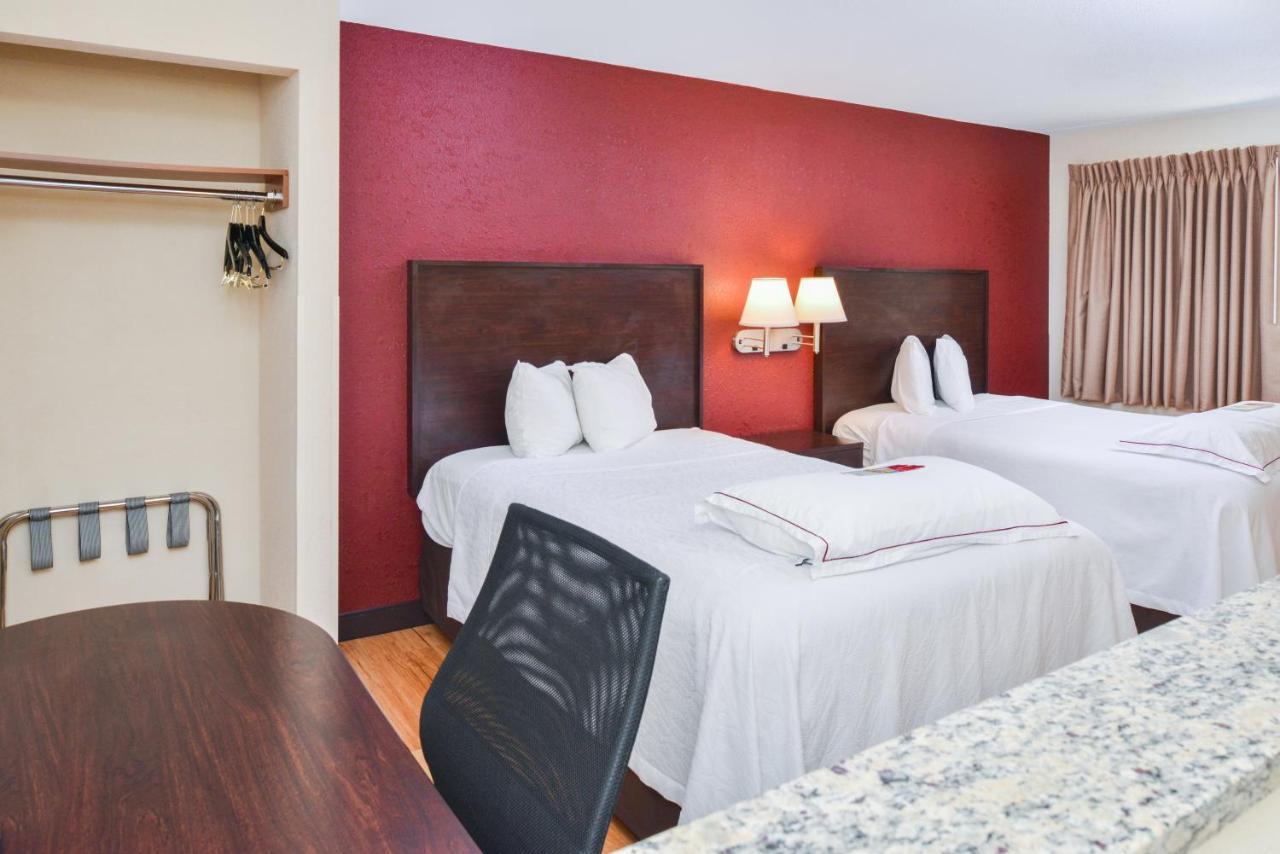 Red Roof Inn Plus+ & Suites Guilford Exterior foto