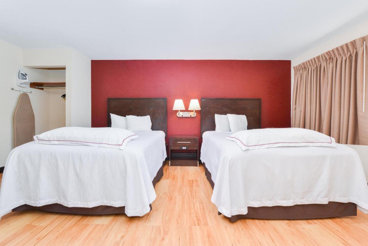 Red Roof Inn Plus+ & Suites Guilford Exterior foto