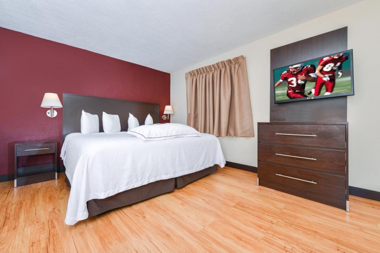 Red Roof Inn Plus+ & Suites Guilford Exterior foto