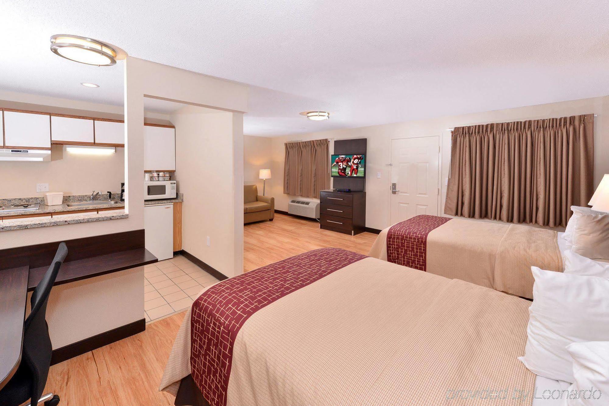 Red Roof Inn Plus+ & Suites Guilford Exterior foto