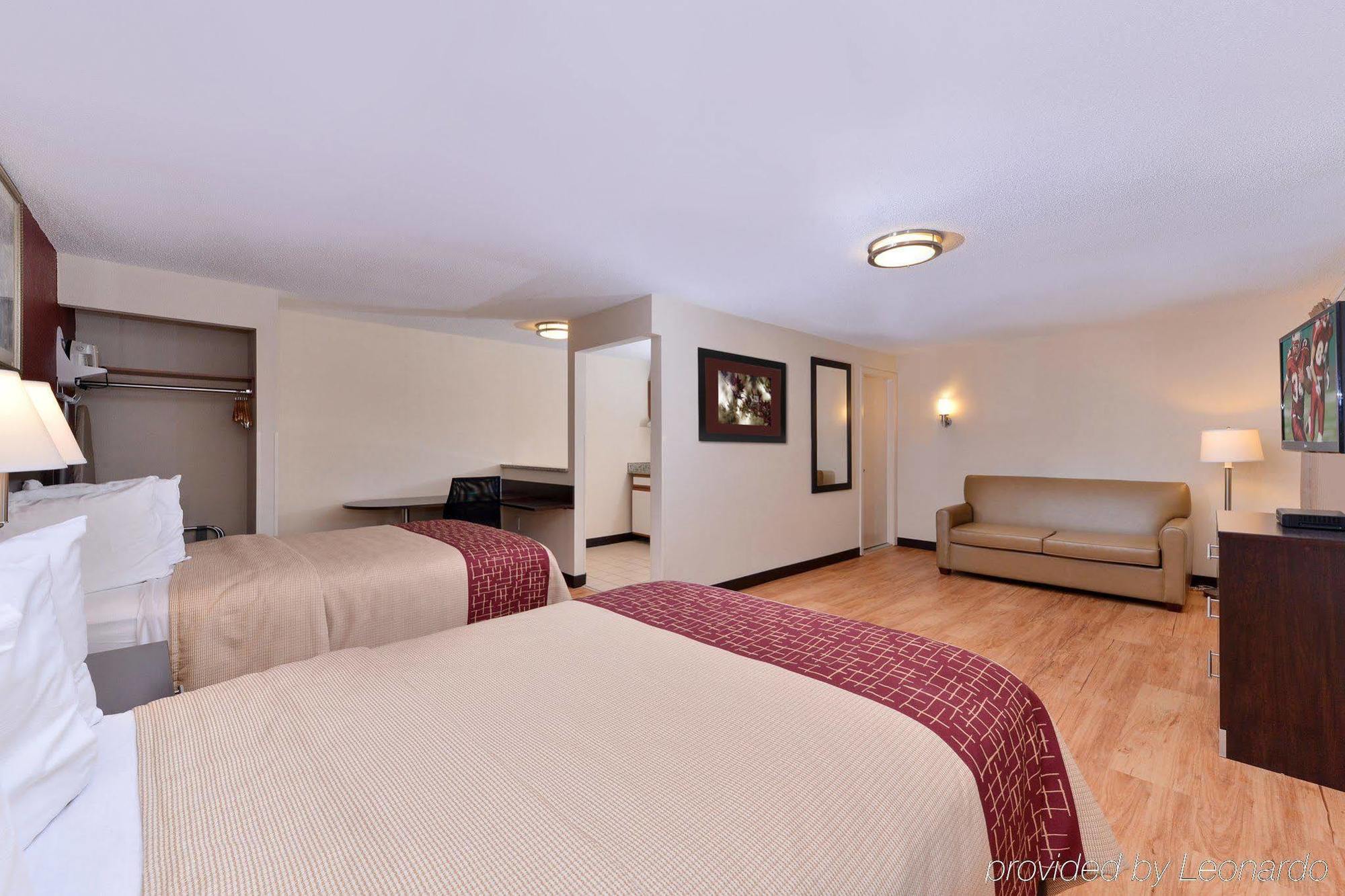 Red Roof Inn Plus+ & Suites Guilford Exterior foto