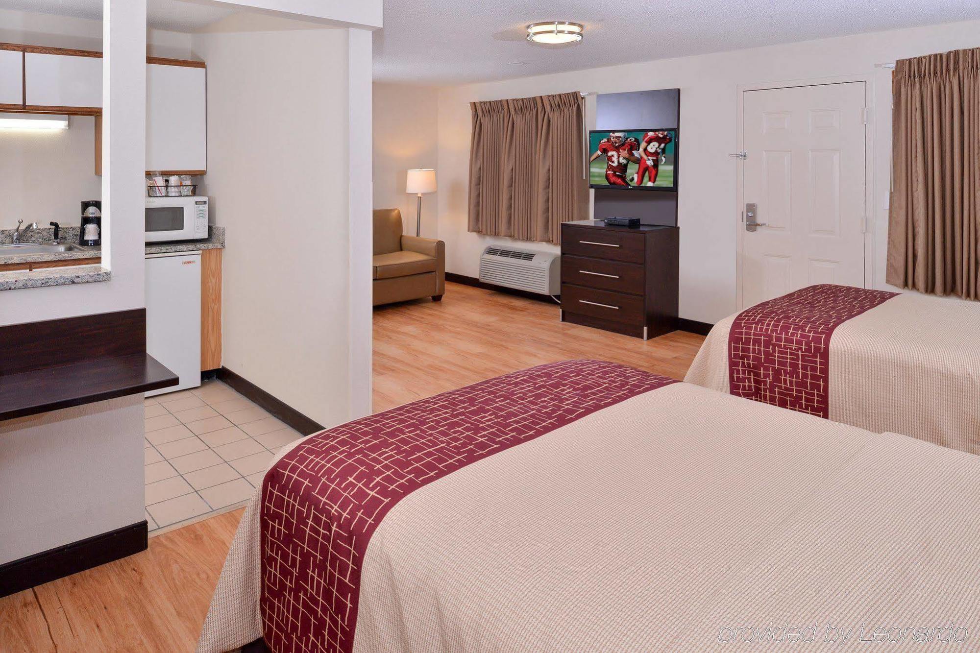 Red Roof Inn Plus+ & Suites Guilford Exterior foto