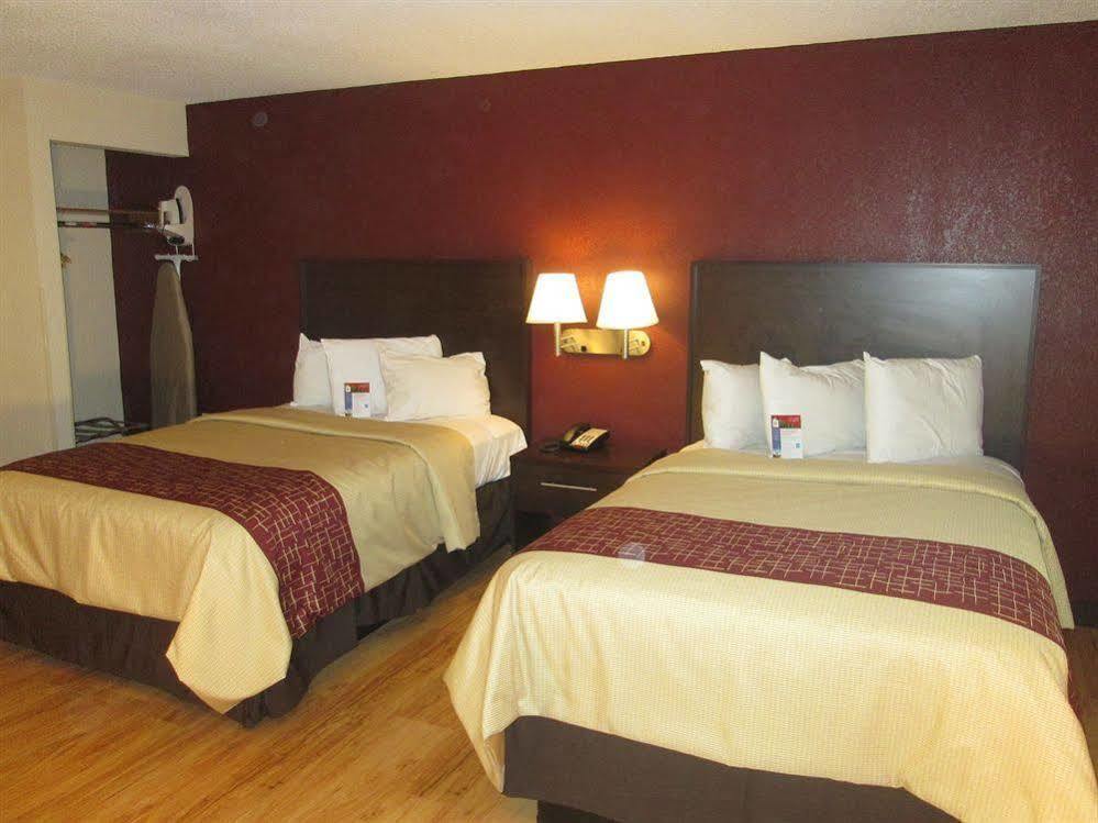 Red Roof Inn Plus+ & Suites Guilford Exterior foto